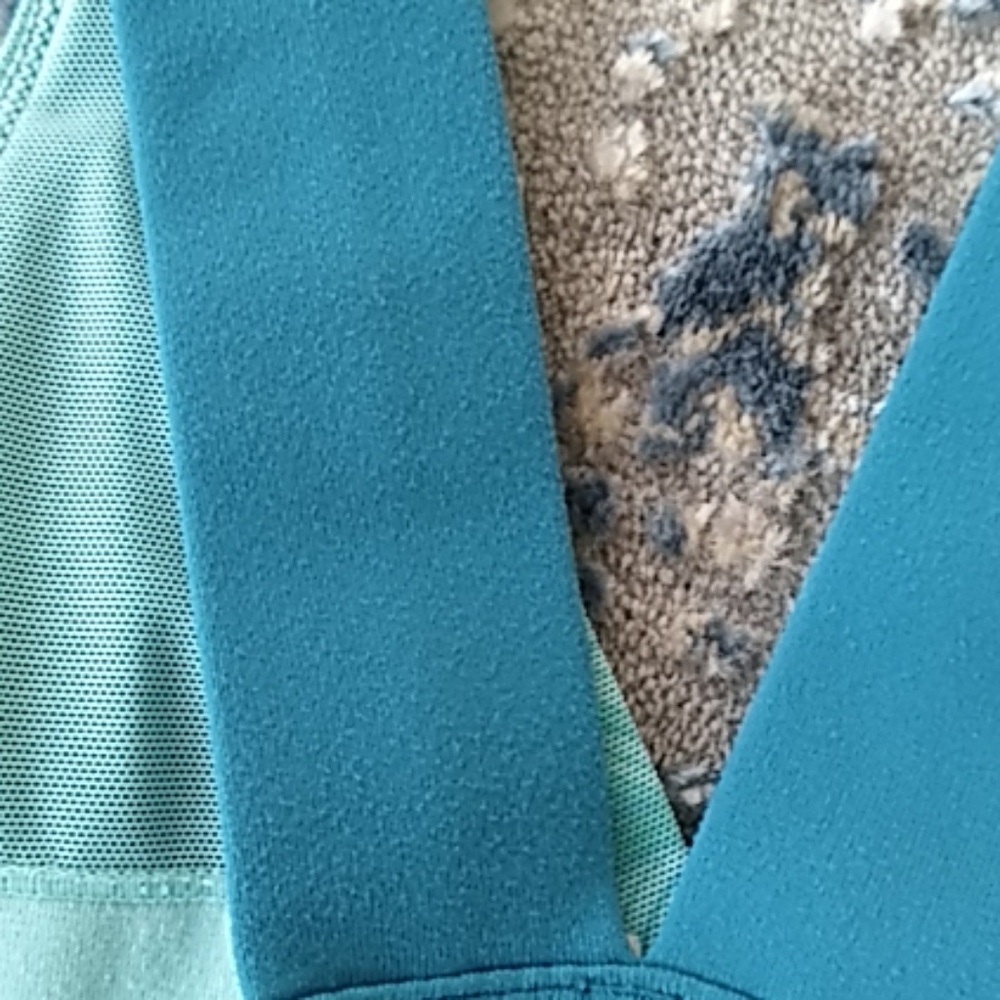 Lululemon crossover tank top - Picture 3 of 8